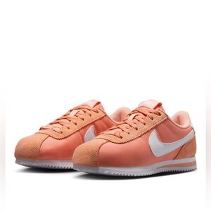 NIKE KIDS CORTEZ TXT (GS)
APRICOT AGATE/WHITE (5Y)